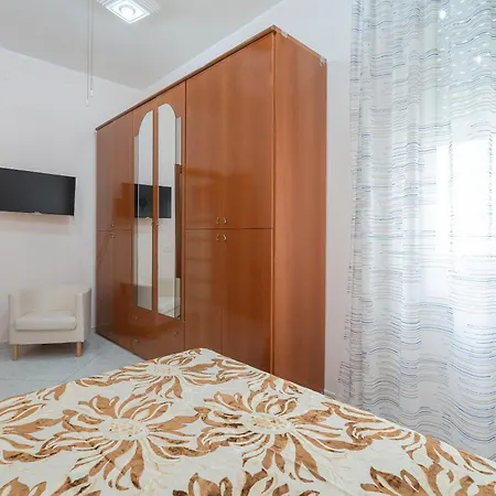 Apartment Mare Monti Avola